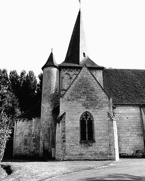 Vue générale du bras de transept nord, du chevet et du clocher, du nord.