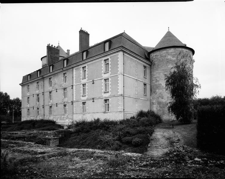 Pavillon de Mars et tour du Cachot pris du sud-ouest.