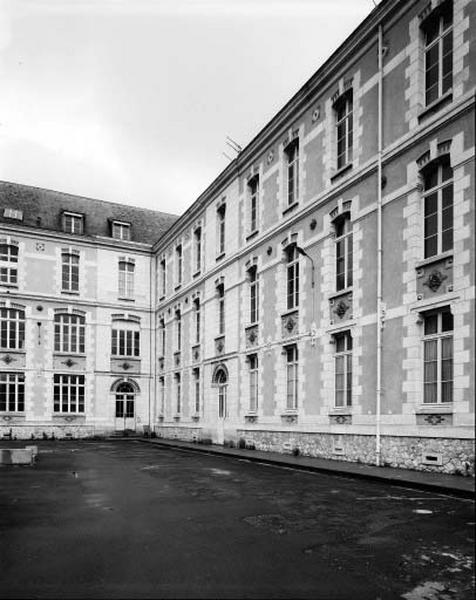 Cour intérieure.