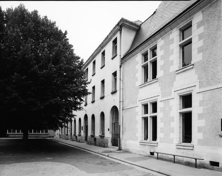 Cour intérieure.