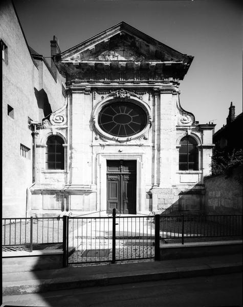 Facade de l'église.