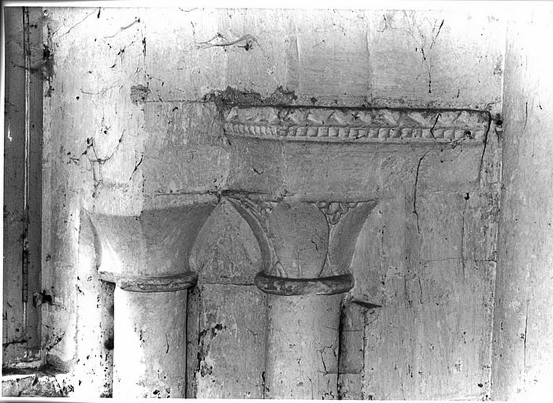 Chapiteaux du deuxième registre du choeur muré.