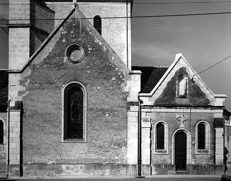 Vue générale du bras de transept sud et de la sacristie.