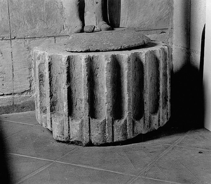 Tambour de colonne gallo-romaine, carré de transept, n°4