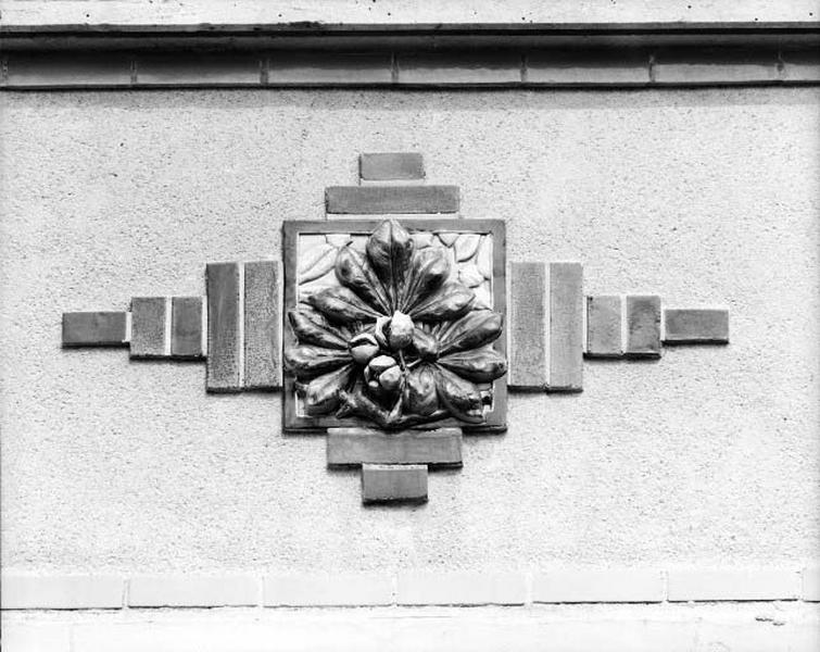 Détail d'ornement de terre cuite.