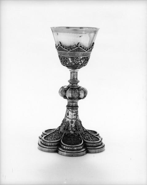 Ensemble calice, patène, ciboire : calice, vue d'ensemble.