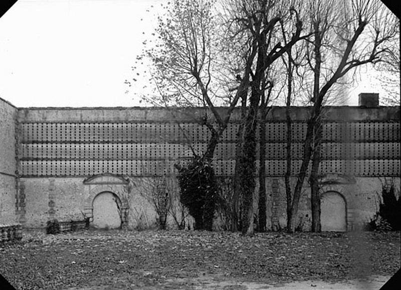 Vue générale du mur-pigeonnier longeant le côté est de la seconde tour, de l'ouest : élévation photogrammetrique.