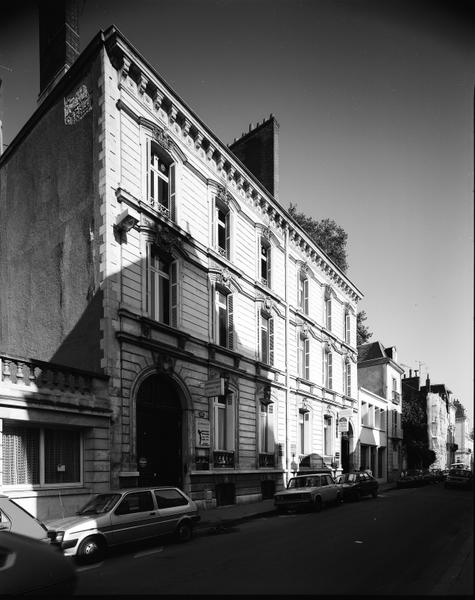 Vue d'ensemble, façade antérieure sur rue.