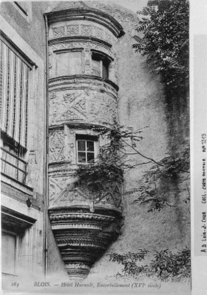 Bâtiment sud, façade ouest : tourelle en encorbellement, carte postale ancienne.