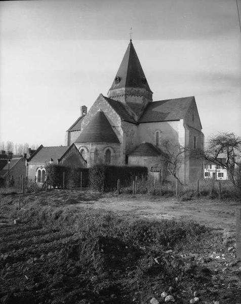 Vue d'ensemble prise du nord-Est ; le chevet a retrouvé sa présentation d'origine.