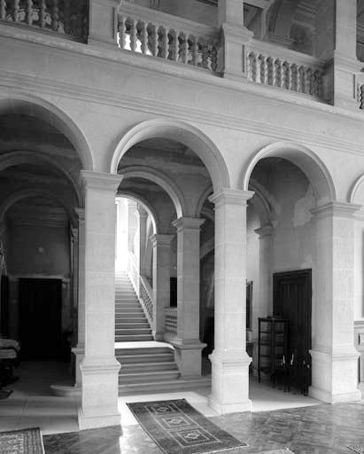 Hall et escalier.