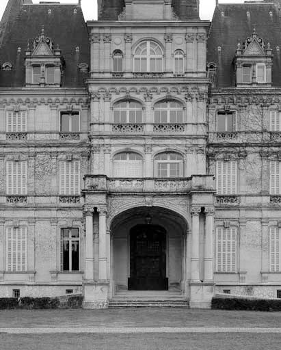 Détail de la façade nord-ouest. Avant corps central.