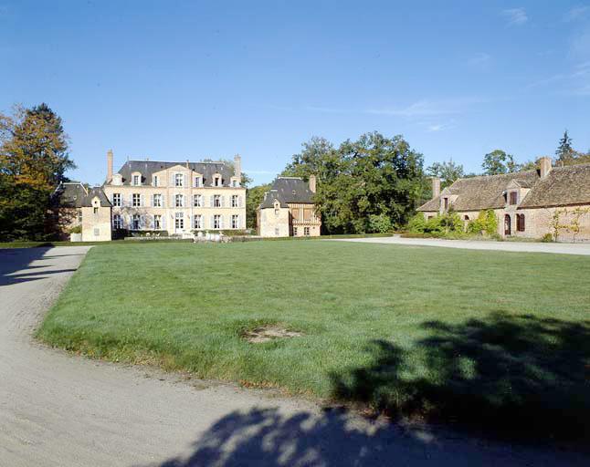 Façade antérieure. Vue d'ensemble.