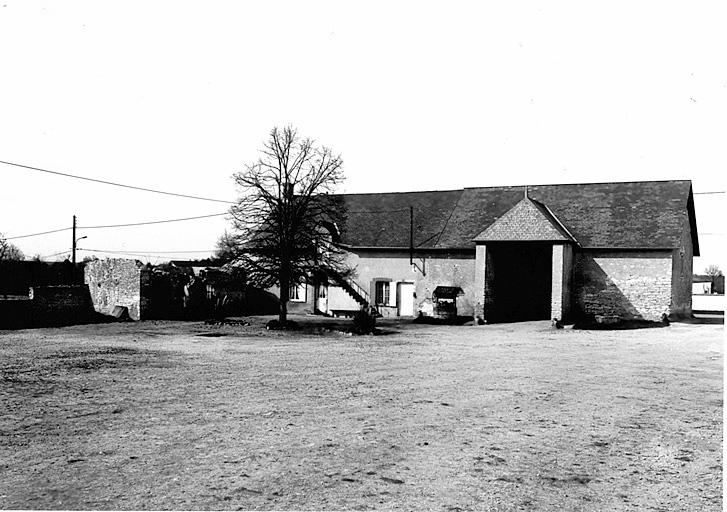 Logis et grange à auvent (n°2).