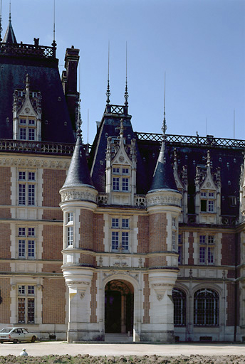 Façade est, détail ouvrage d'entrée