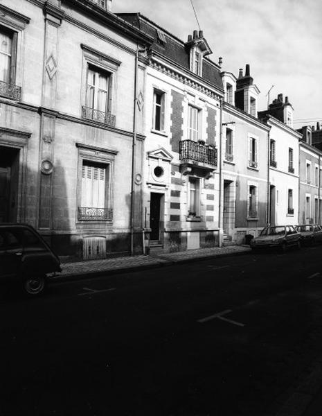 Façade antérieure sur rue.