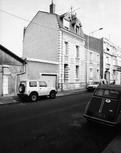 Façade antérieure sur rue.