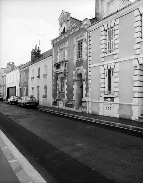 Façade antérieure sur rue.