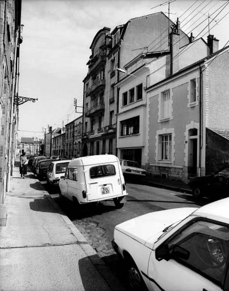 Vue d'ensemble de la façade sur rue.