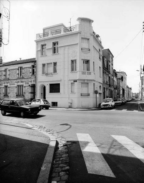 Vue d'ensemble : maison construite par l'architecte Victor Gasc pour lui-même.