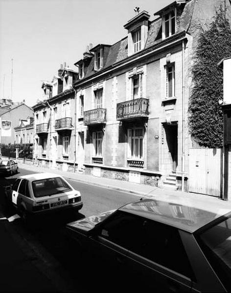 Façade antérieure sur rue, architecte L. Aubry, 1910.