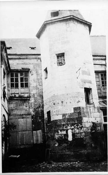 Tour d'escalier.