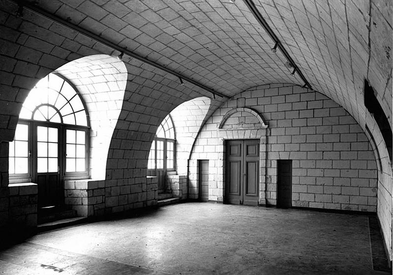 Vue générale intérieur de l'Orangerie, chapelle, réfectoire.