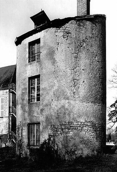 Vue générale de la tour médiévale.