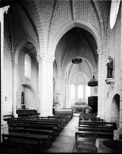 La nef, vue de l'entrée.