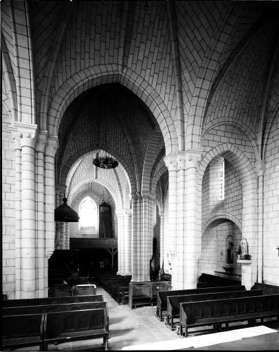 La nef et le bas-côté vus du choeur.