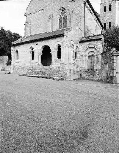 Le porche : vue prise du sud-ouest.