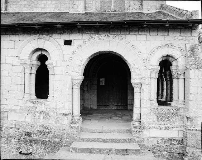 Le porche : portail d'entrée.