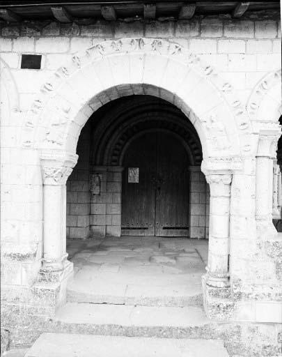 Le porche, portail d'entrée : vue d'ensemble.