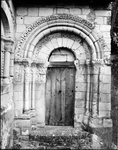 Bas-côté sud détruit, façade antérieure : portail remonté.