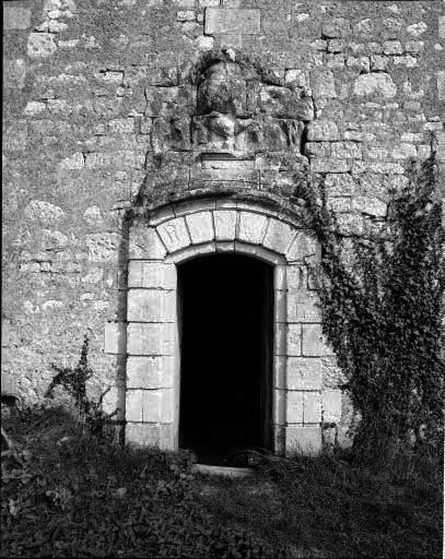 Porte d'entrée.