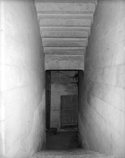 Escalier droit en maçonnerie.