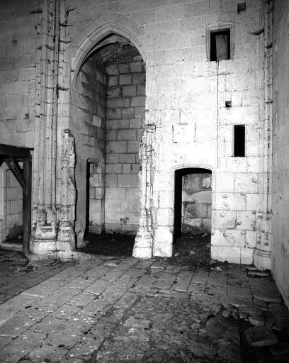 La chapelle : 'oratoire' et accès à la tourelle d'escalier dans oeuvre.