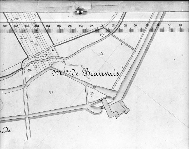 Moulin de Beauvais. Extrait du plan cadastral ancien, section C1, 1832. Echelle : 1/2500.
