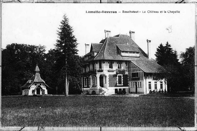 Vue d'ensemble du château et la chapelle.