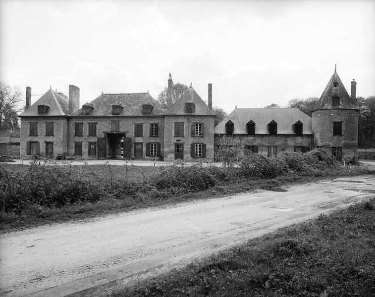 Façade nord des communs.
