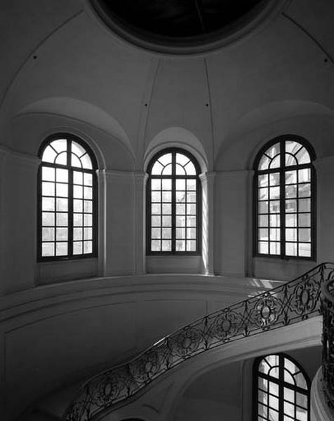 Escalier et tour, vus du premier étage.