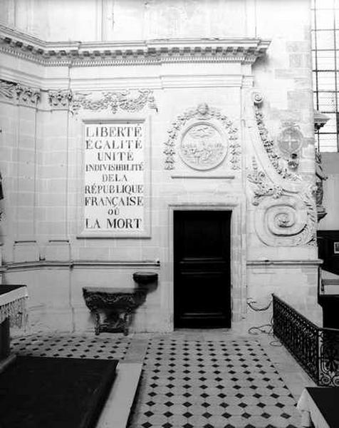 Inscription située dans le choeur.