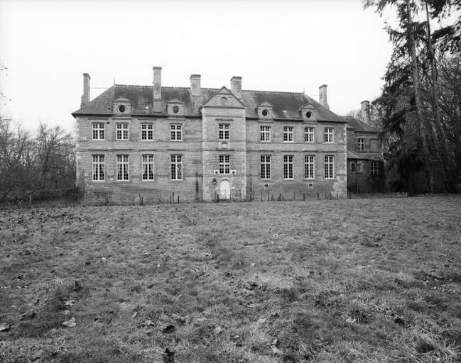 Vue générale de la façade postérieure.