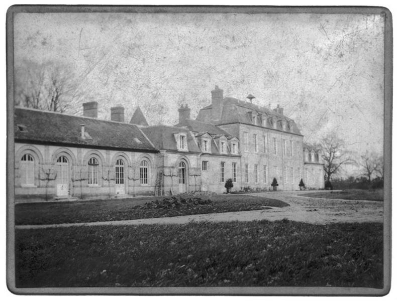 Façade antérieure, état vers 1901.