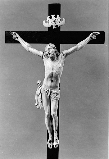 Croix : Christ en croix.