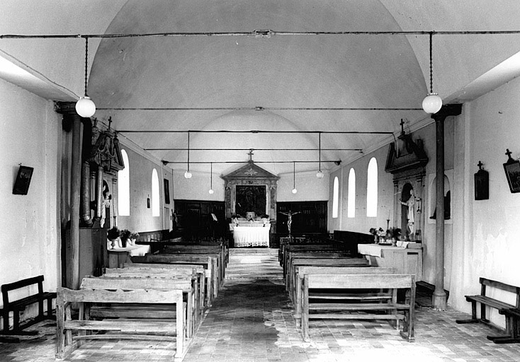 Vue générale intérieure de la nef vers le choeur.