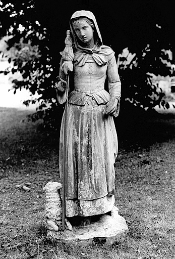 Statue : sainte Geneviève.