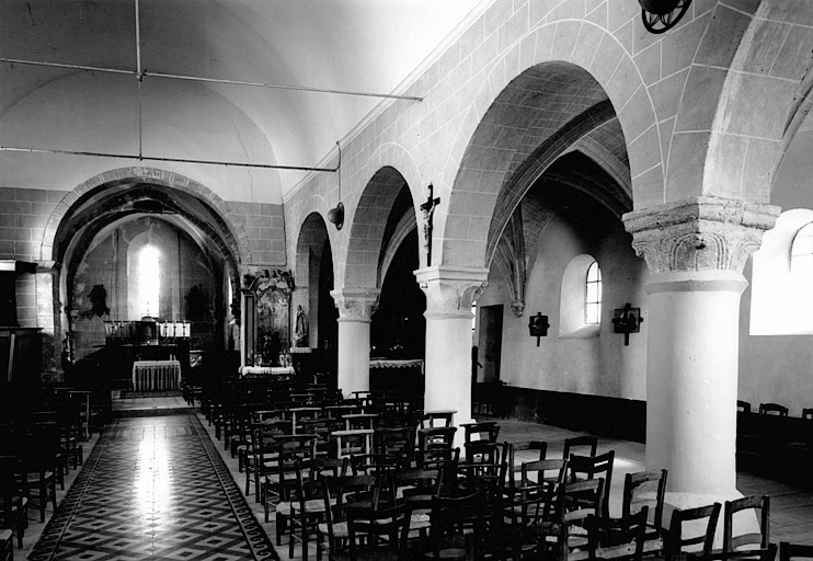 Vue générale intérieure de la nef et du bas-côté sud vers le choeur.
