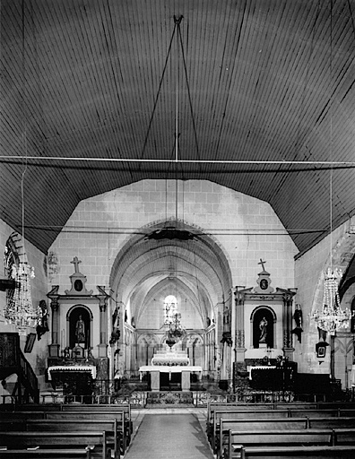 Vue générale de la nef vers le choeur.