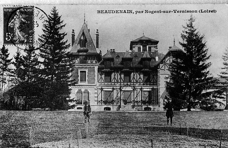 Vue générale de la façade postérieure du corps de logis vers 1900 (carte postale ancienne).